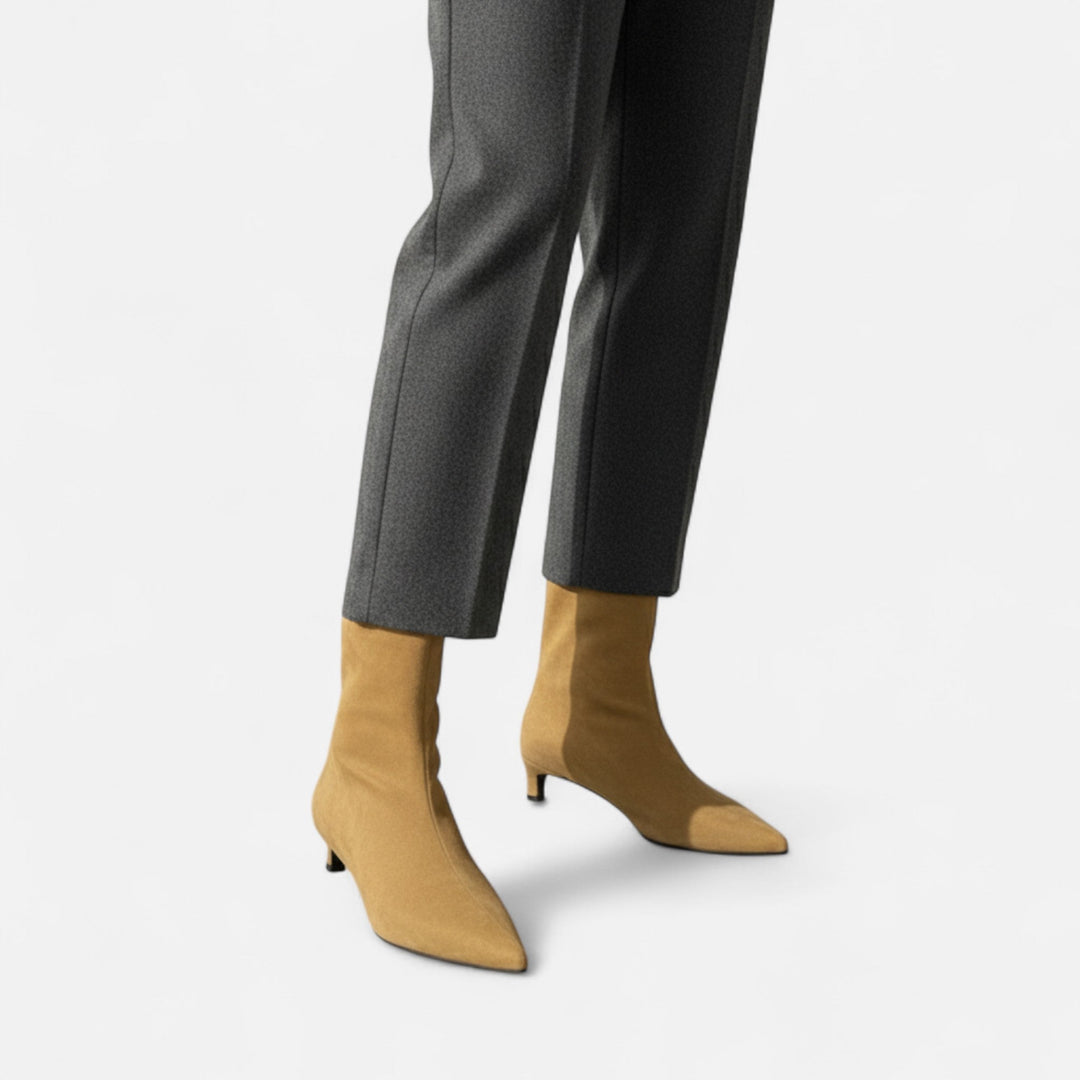 Ancienne Monde | Vintage Pointed Ankle Boots with Low Heel